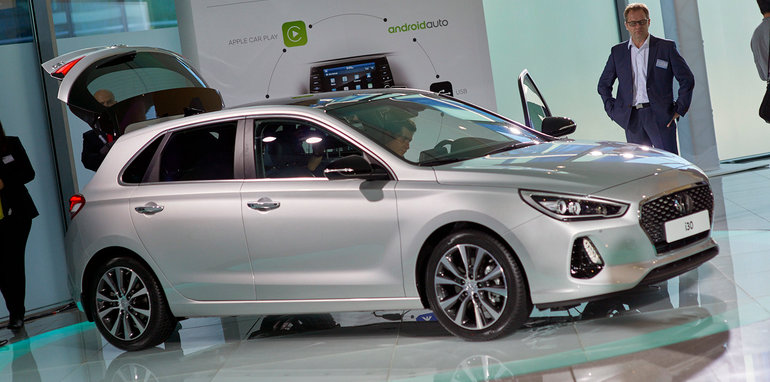 2017_hyundai_i30_frankfurt_05