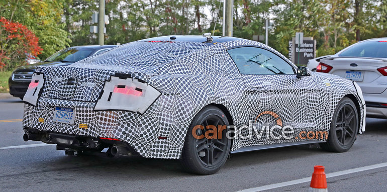 ford-mustang-facelift-coupe-spy-7-rear