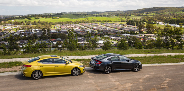 2016-honda-civic-rs-v-hyundai-elantra-sr-turbo-comparison-19