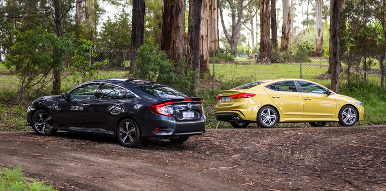 2016-honda-civic-rs-v-hyundai-elantra-sr-turbo-comparison-26