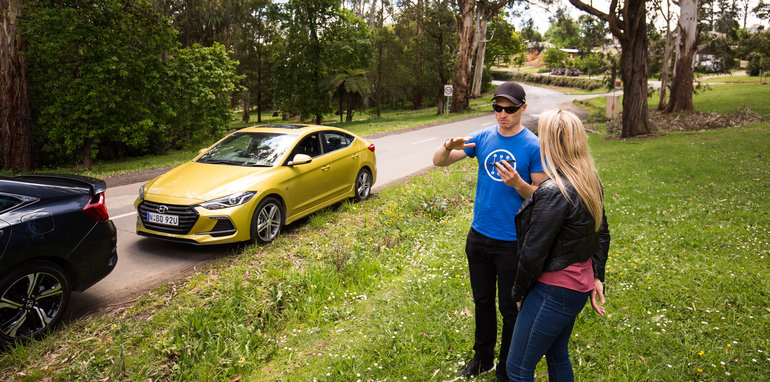 2016-honda-civic-rs-v-hyundai-elantra-sr-turbo-comparison-38