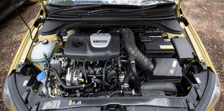 2016-honda-civic-rs-v-hyundai-elantra-sr-turbo-comparison-52