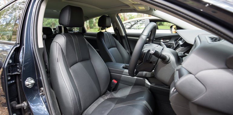 2016-honda-civic-rs-v-hyundai-elantra-sr-turbo-comparison-59