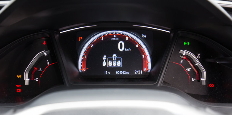 2016-honda-civic-rs-v-hyundai-elantra-sr-turbo-comparison-60