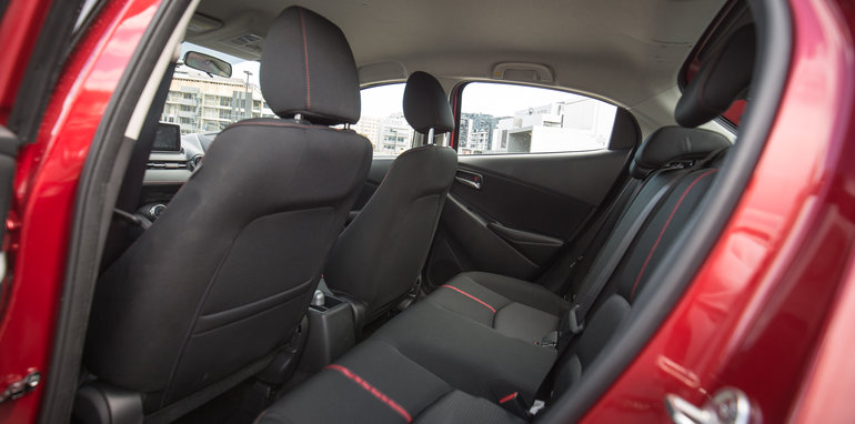 2016-mazda-2-v-skoda-fabia-comparison-22