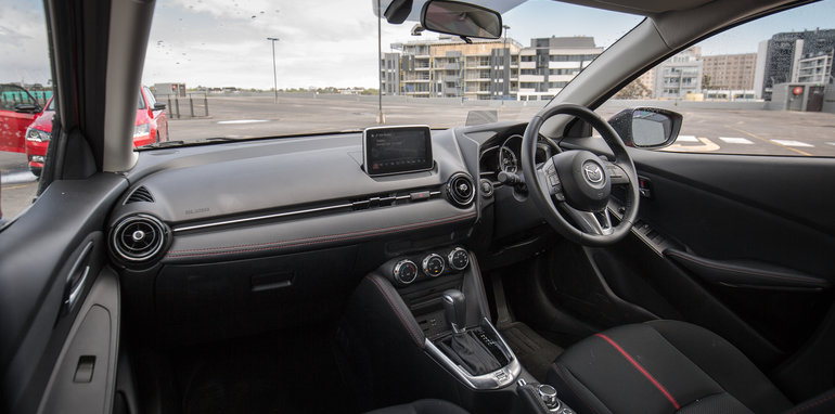 2016-mazda-2-v-skoda-fabia-comparison-23