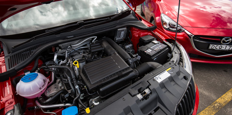 2016-mazda-2-v-skoda-fabia-comparison-35