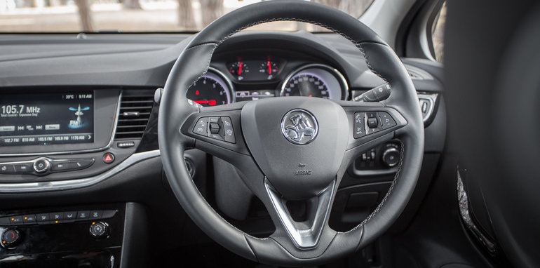 2017-small-hatch-comparo-renault-megane-zen-v-subaru-impreza-2-0-premium-v-holden-astra-11