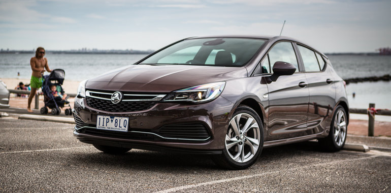 2017-small-hatch-comparo-renault-megane-zen-v-subaru-impreza-2-0-premium-v-holden-astra-116