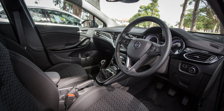 2017-small-hatch-comparo-renault-megane-zen-v-subaru-impreza-2-0-premium-v-holden-astra-14