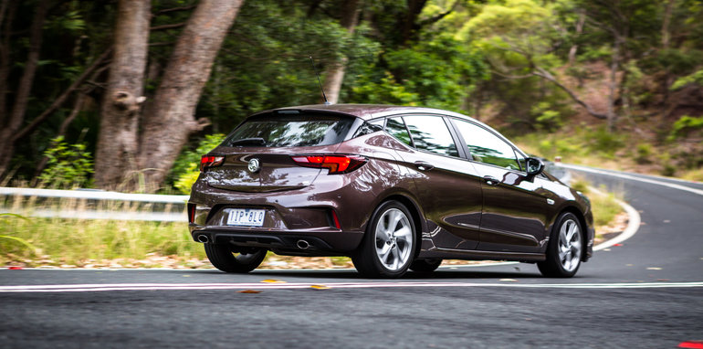2017-small-hatch-comparo-renault-megane-zen-v-subaru-impreza-2-0-premium-v-holden-astra-201