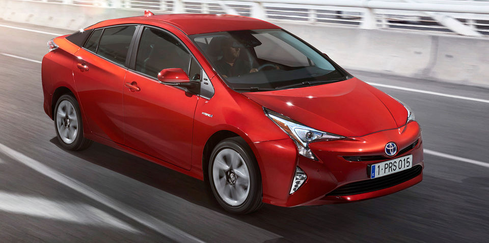 2016_toyota_prius_07.jpg