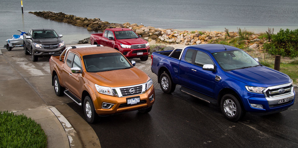 Nissan navara vs mazda bt 50 #2