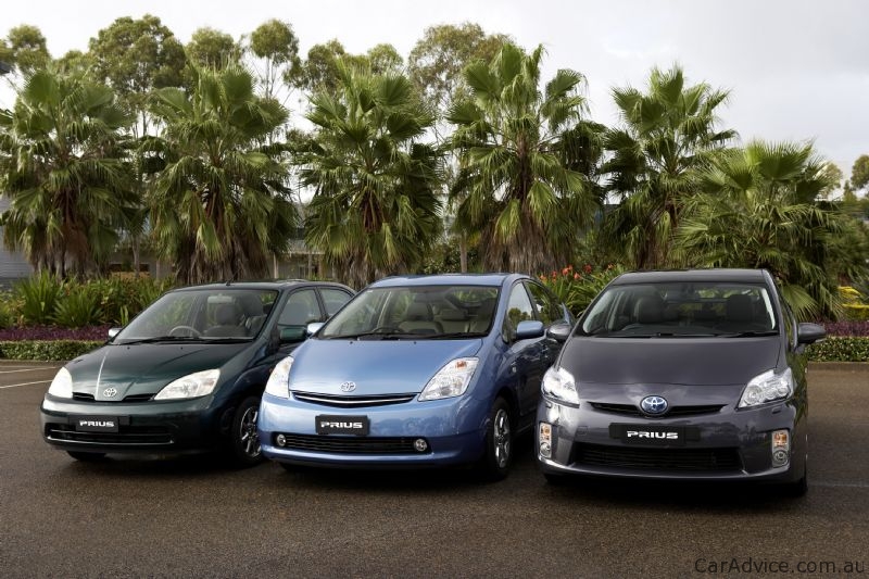 Honda Insight VTi L V Toyota Prius Hybrid Car Comparison Photos 1 Of 25 