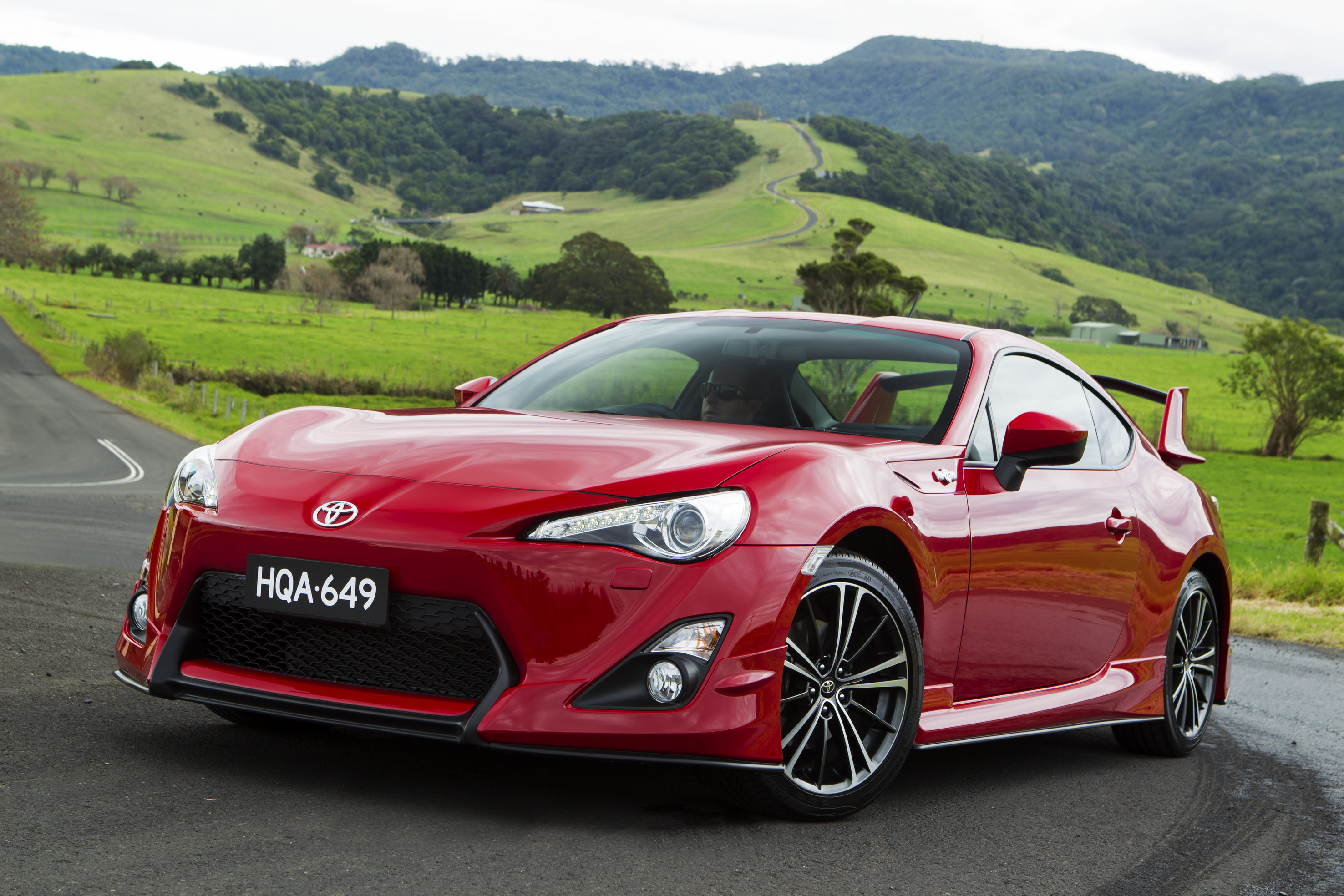 Toyota 86: aero package gives coupe wings - Photos (1 of 3)