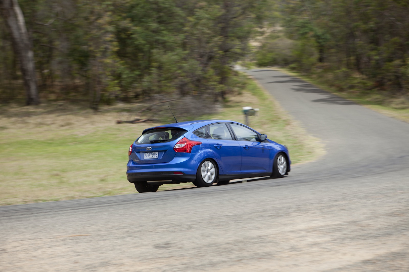 comparison ford focus toyota corolla #7