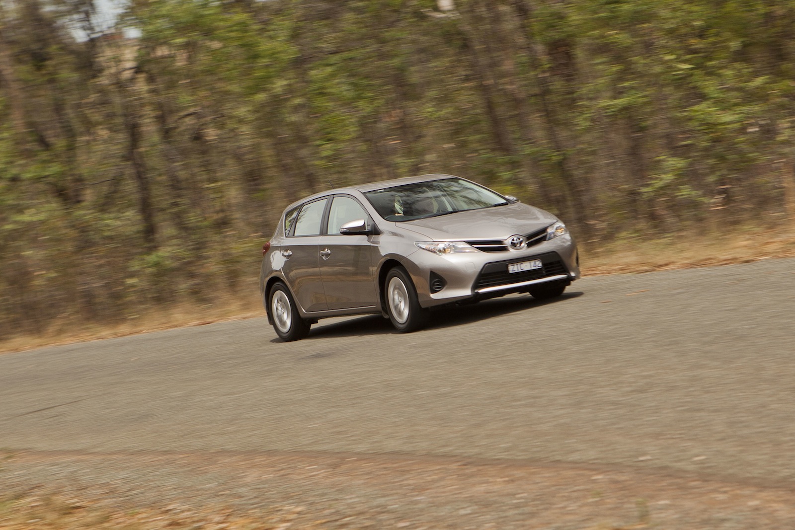 comparison ford focus toyota corolla #5