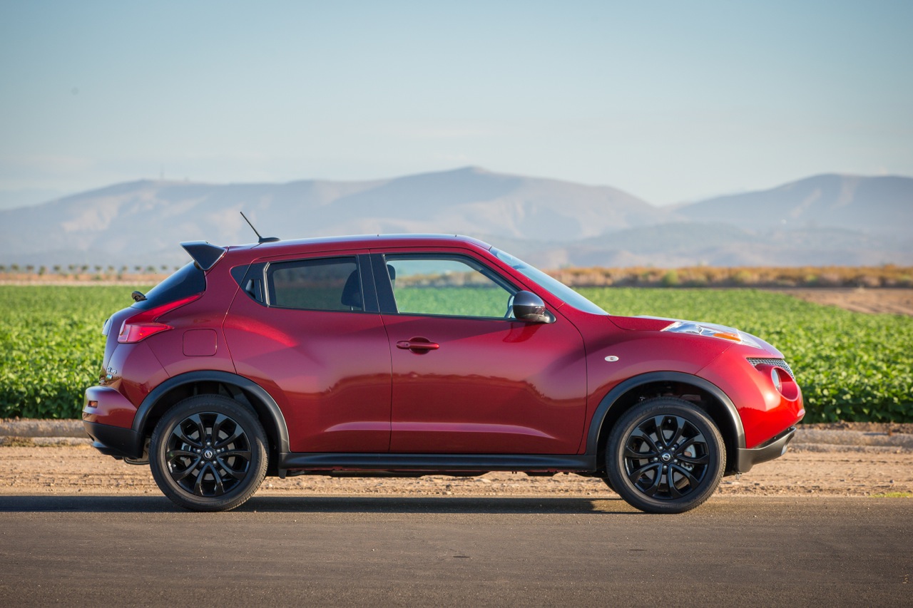 Nissan Juke красный