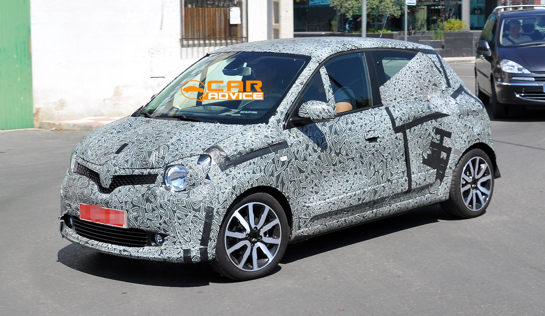 Renault Twingo Cabrio 2018 The Ultimate Space Saving Car - 8lxs9gi