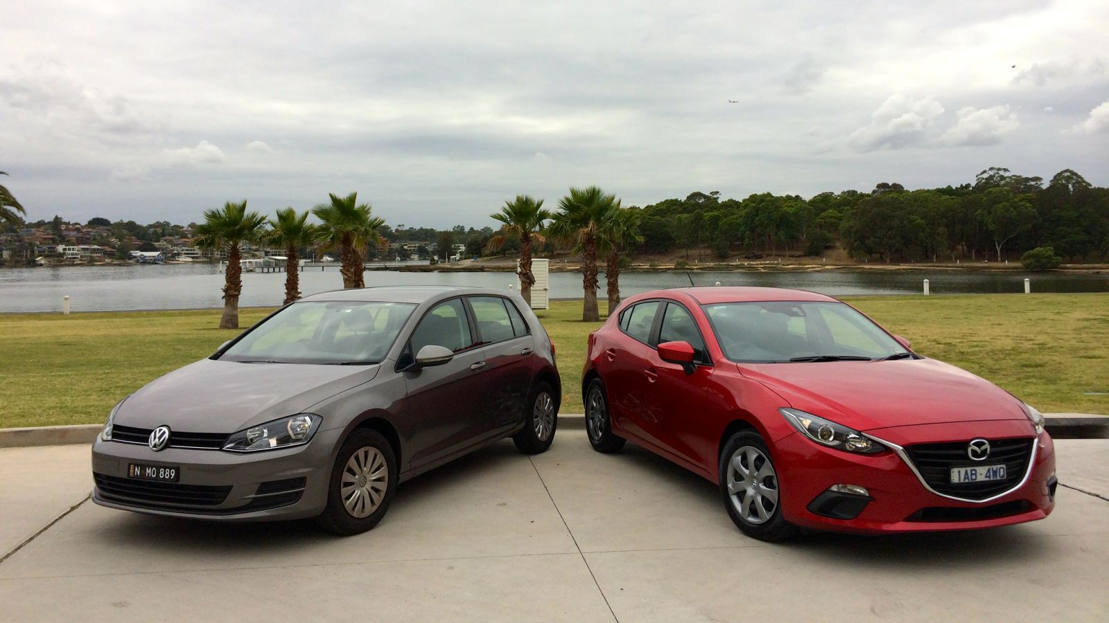 Mazda 3 v Volkswagen Golf Comparison Review Photos (1