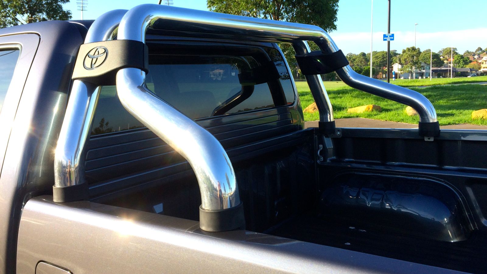 2014 Toyota HiLux Review : 4x4 SR5 diesel dual-cab | CarAdvice
