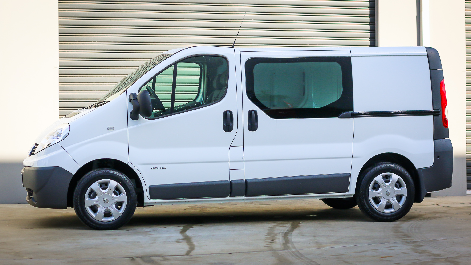 Van comparison : Toyota HiAce v Hyundai iLoad v Ford ...