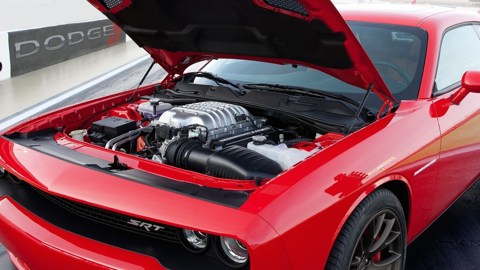 Dodge Challenger Srt Hellcat Has 527kw Supercharged Hemi V8 Photos 1