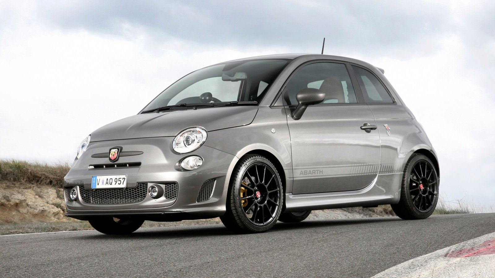 2015 Fiat Abarth 595: Pricing and specifications  Photos 