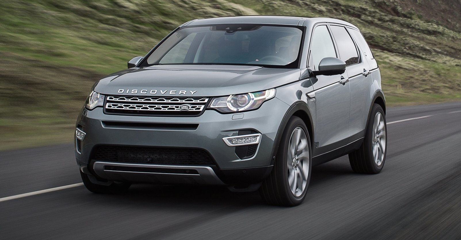 2015 Land Rover Discovery Sport revealed Photos (1 of 14)