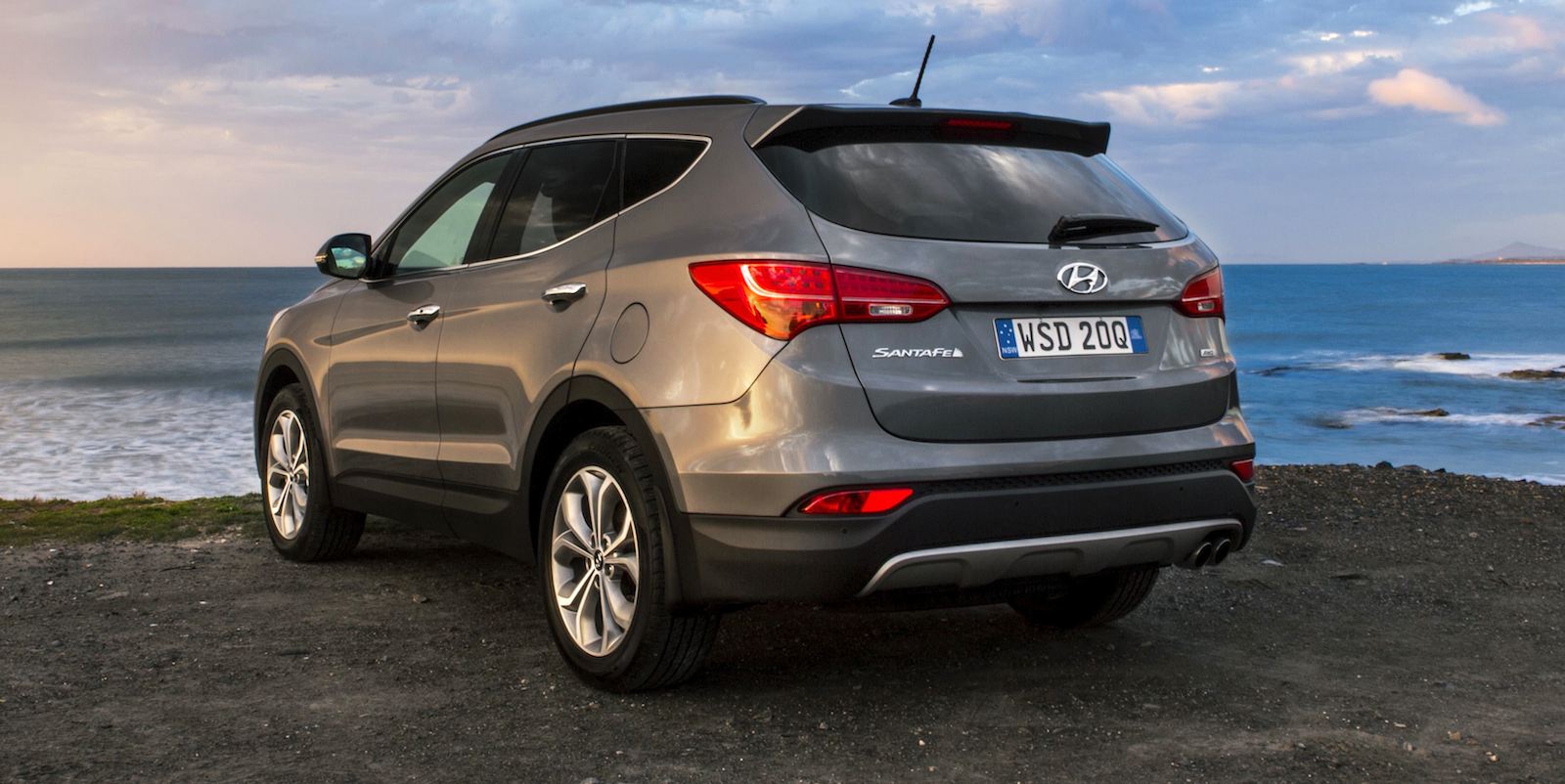 2015 Hyundai Santa Fe pricing and specifications Photos 1 of 2 