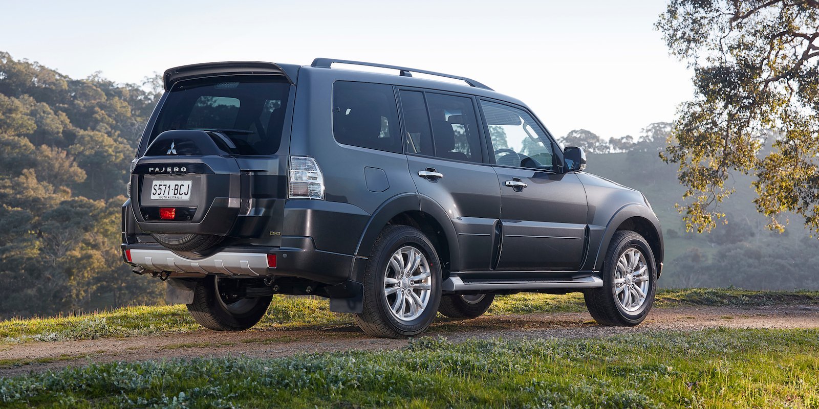 2015 Mitsubishi Pajero pricing and specifications Photos