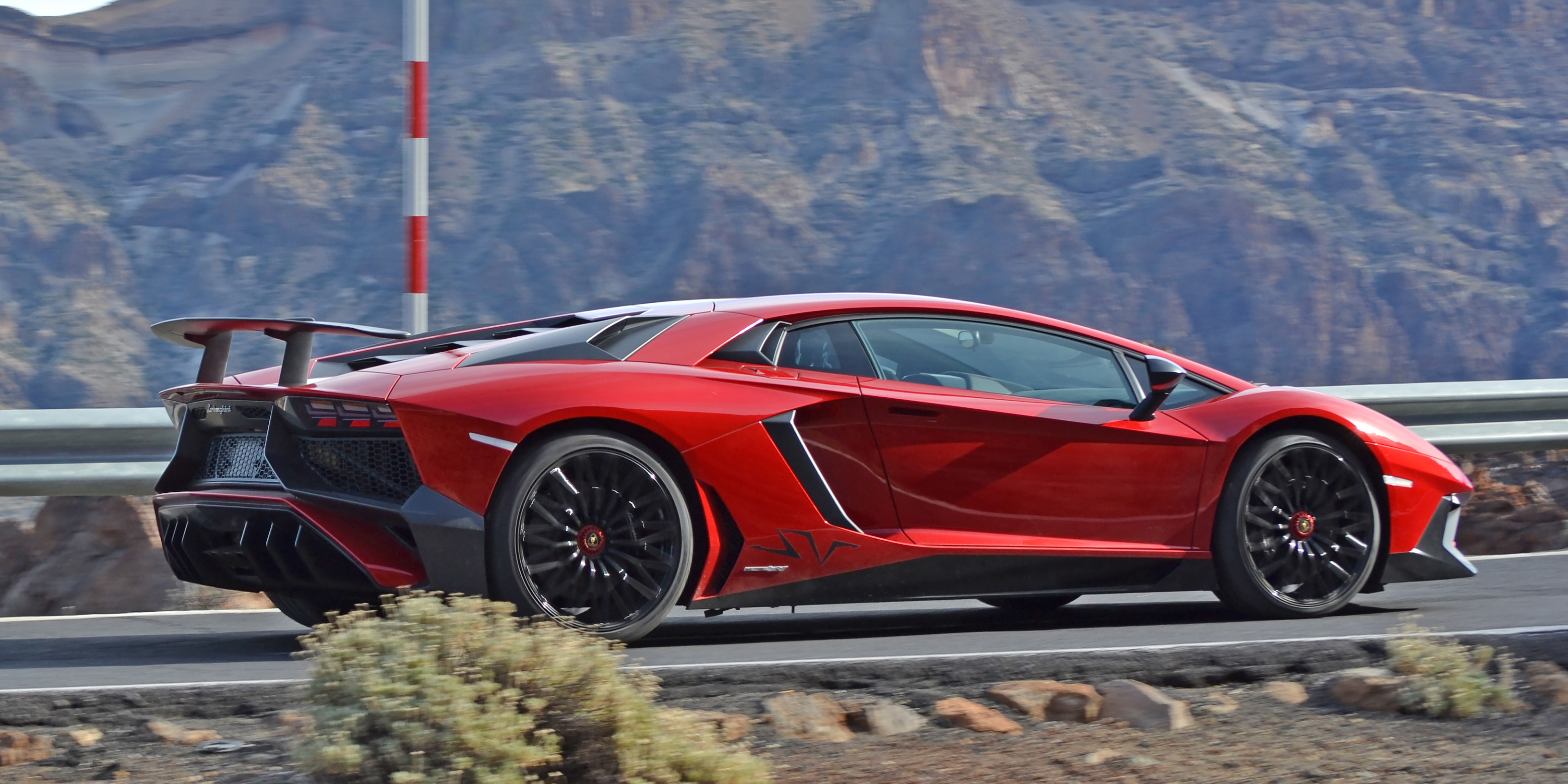 Lamborghini Aventador SV caught on photo shoot - Photos (1 ...