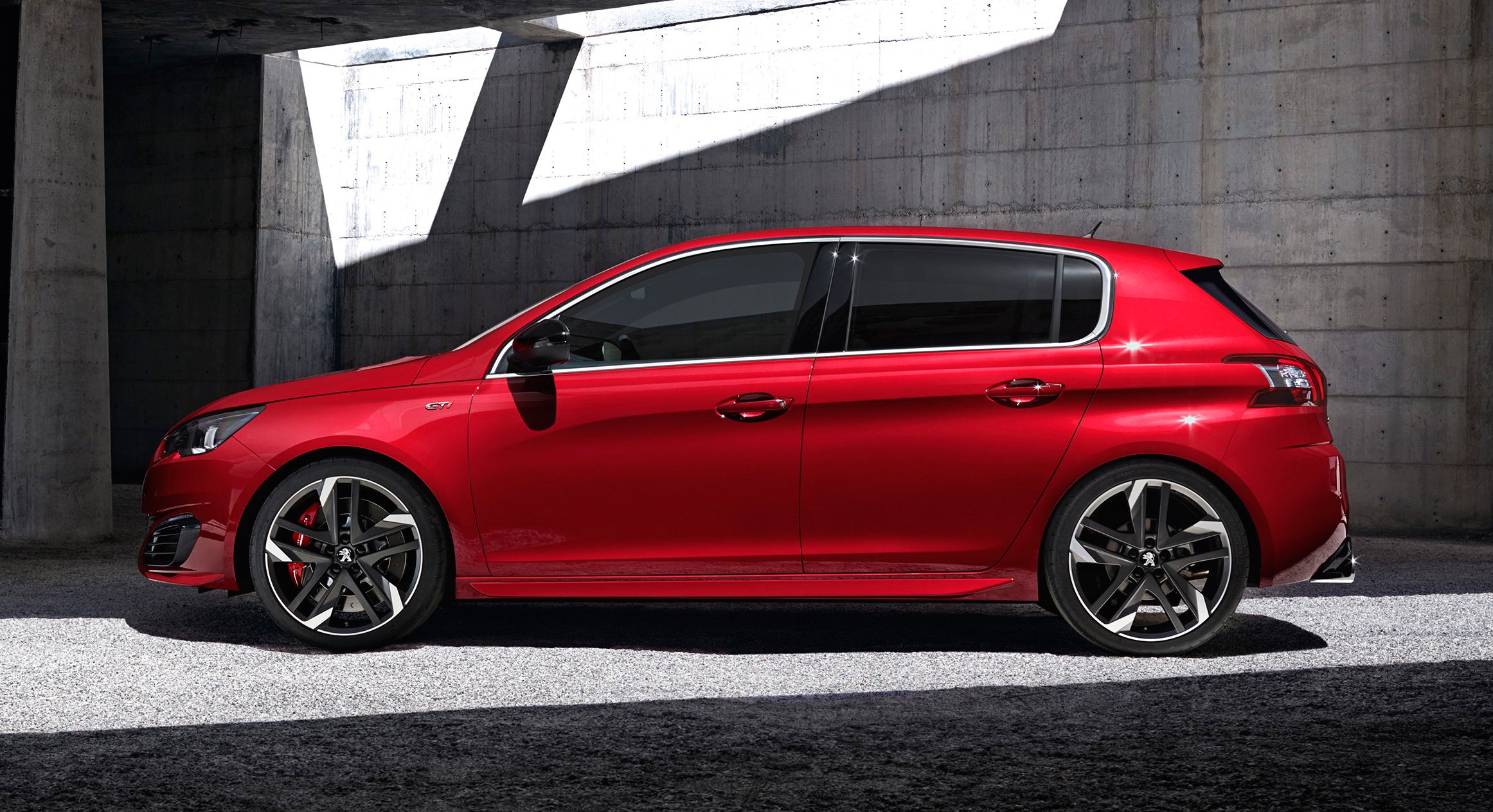 Peugeot 308 GTi revealed - Photos (1 of 10)