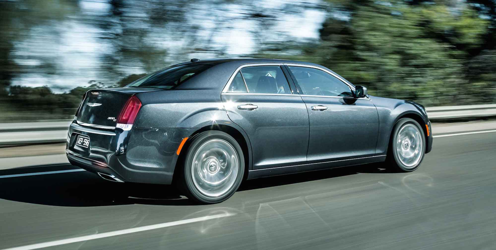 Chrysler 300 video review #1