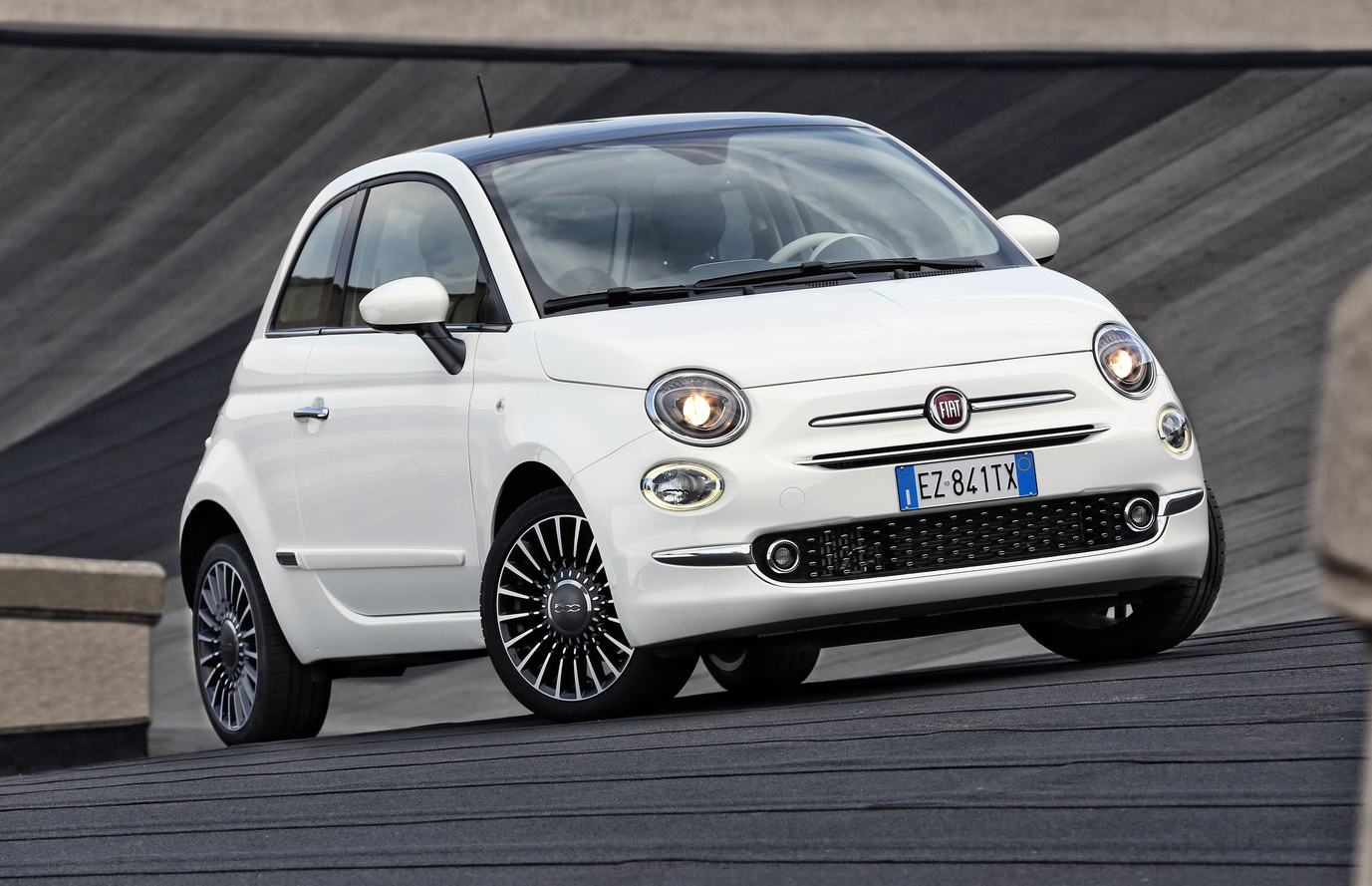 2016 Fiat 500 Revealed Refreshed looks, new infotainment