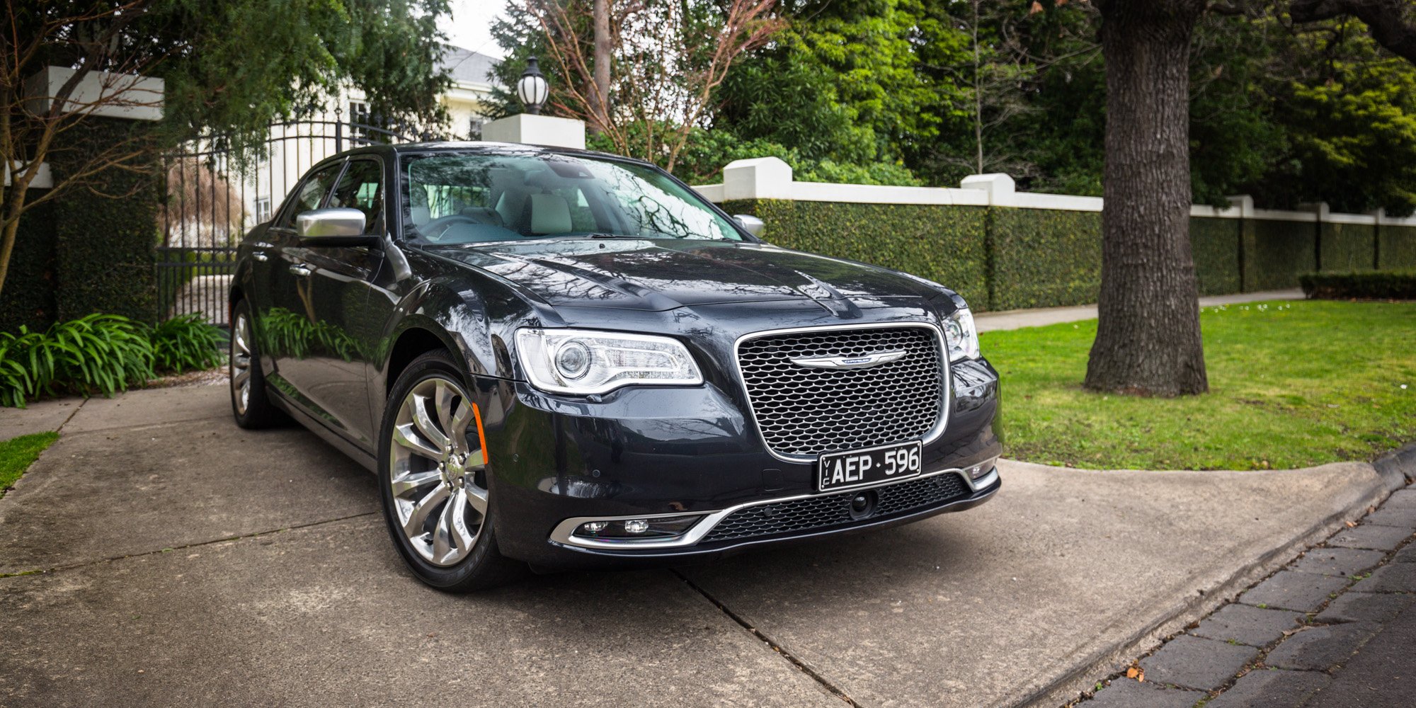 Chrysler 300 sedan review #4