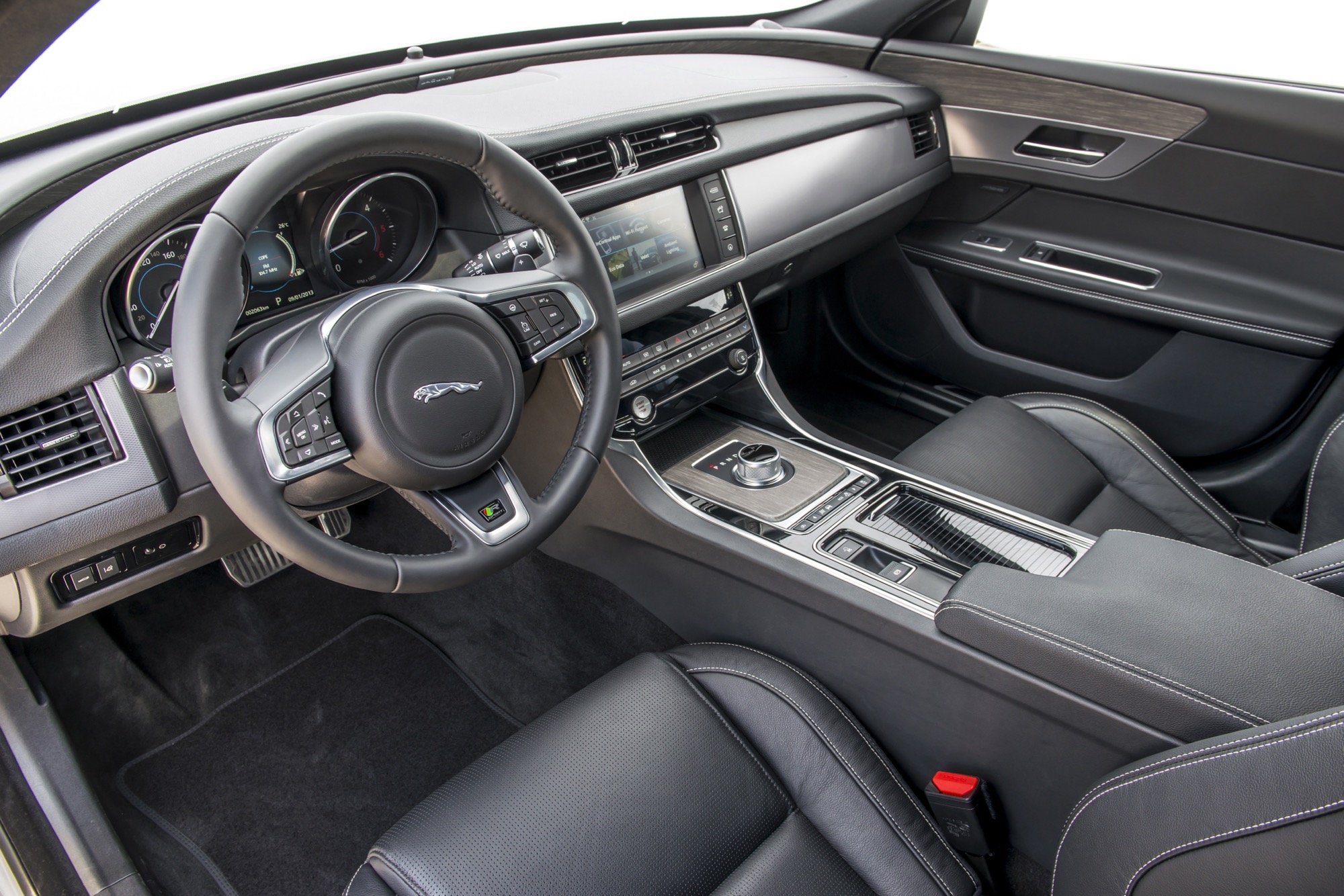 2016 Jaguar Xf First Drive