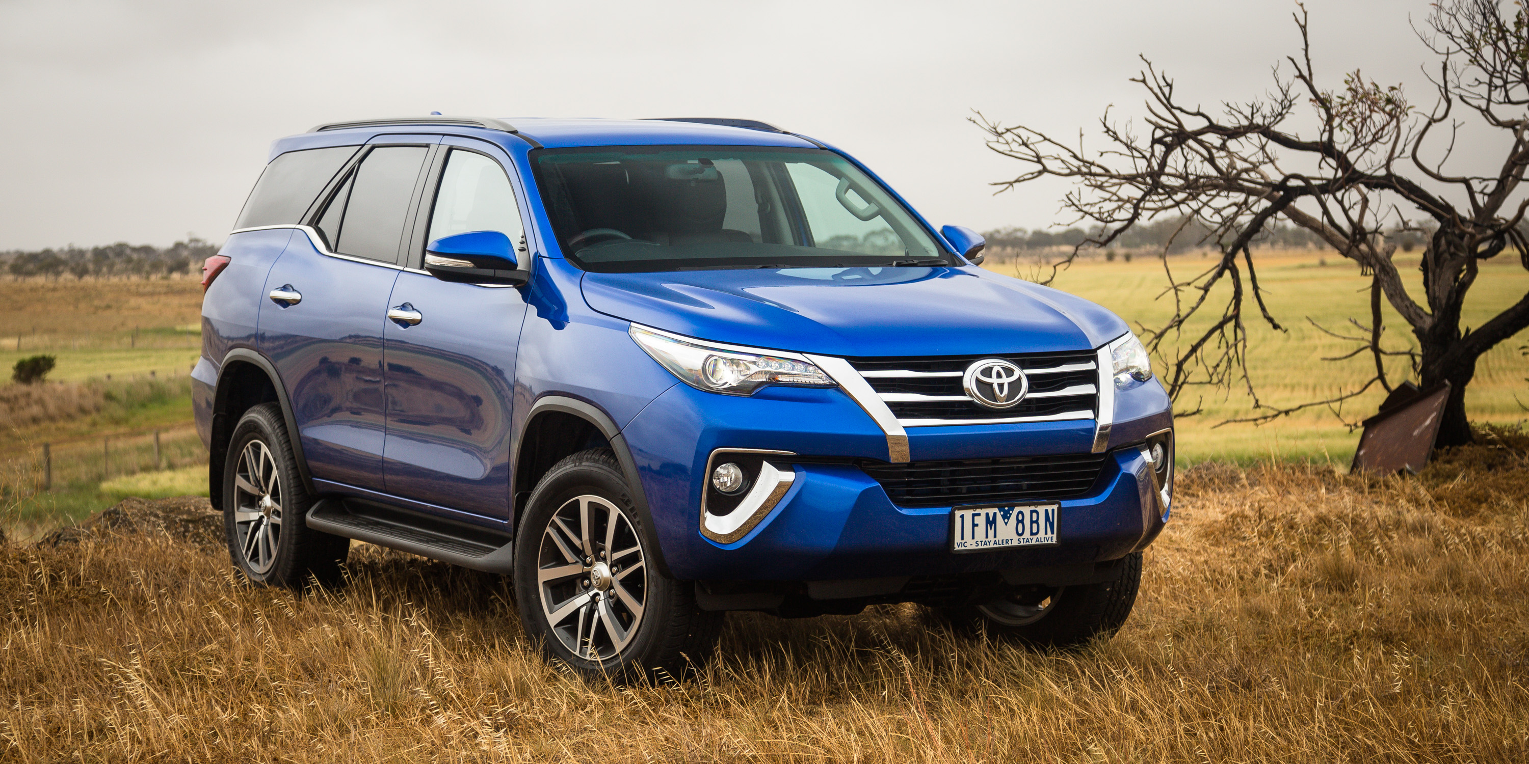 toyota fortuner v everest #5