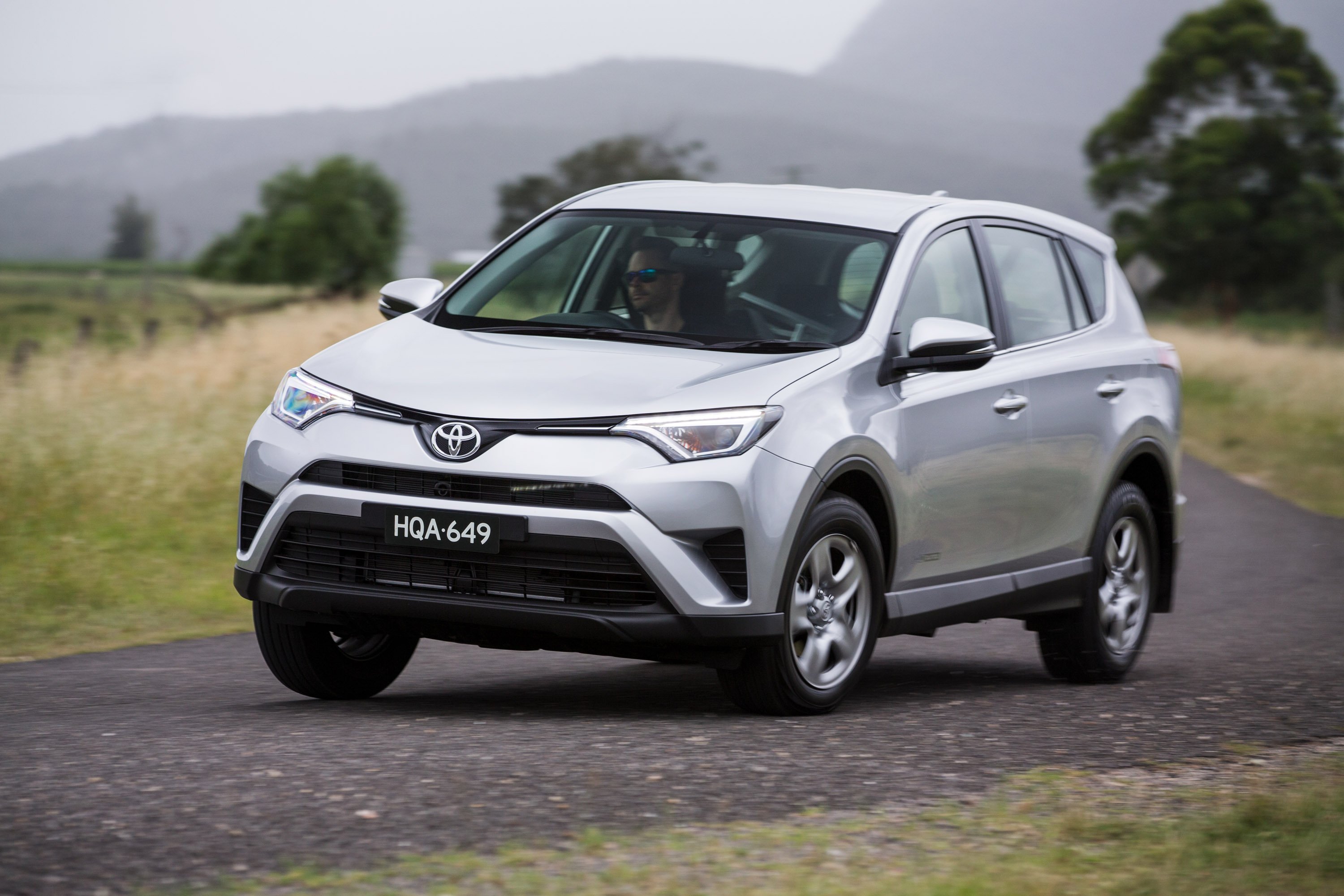 2016 Toyota RAV4 pricing and specifications Photos (1 of 14)