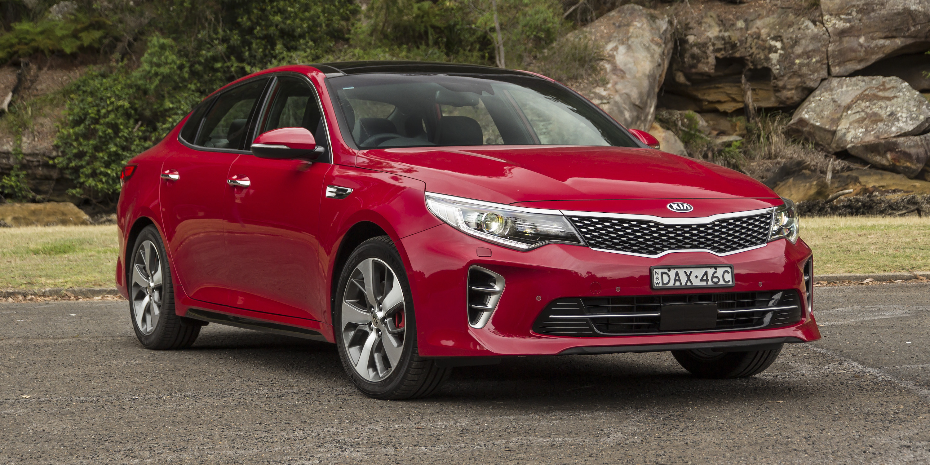 Kia Optima GT v Hyundai Sonata Premium : Comparison Review - Photos (1