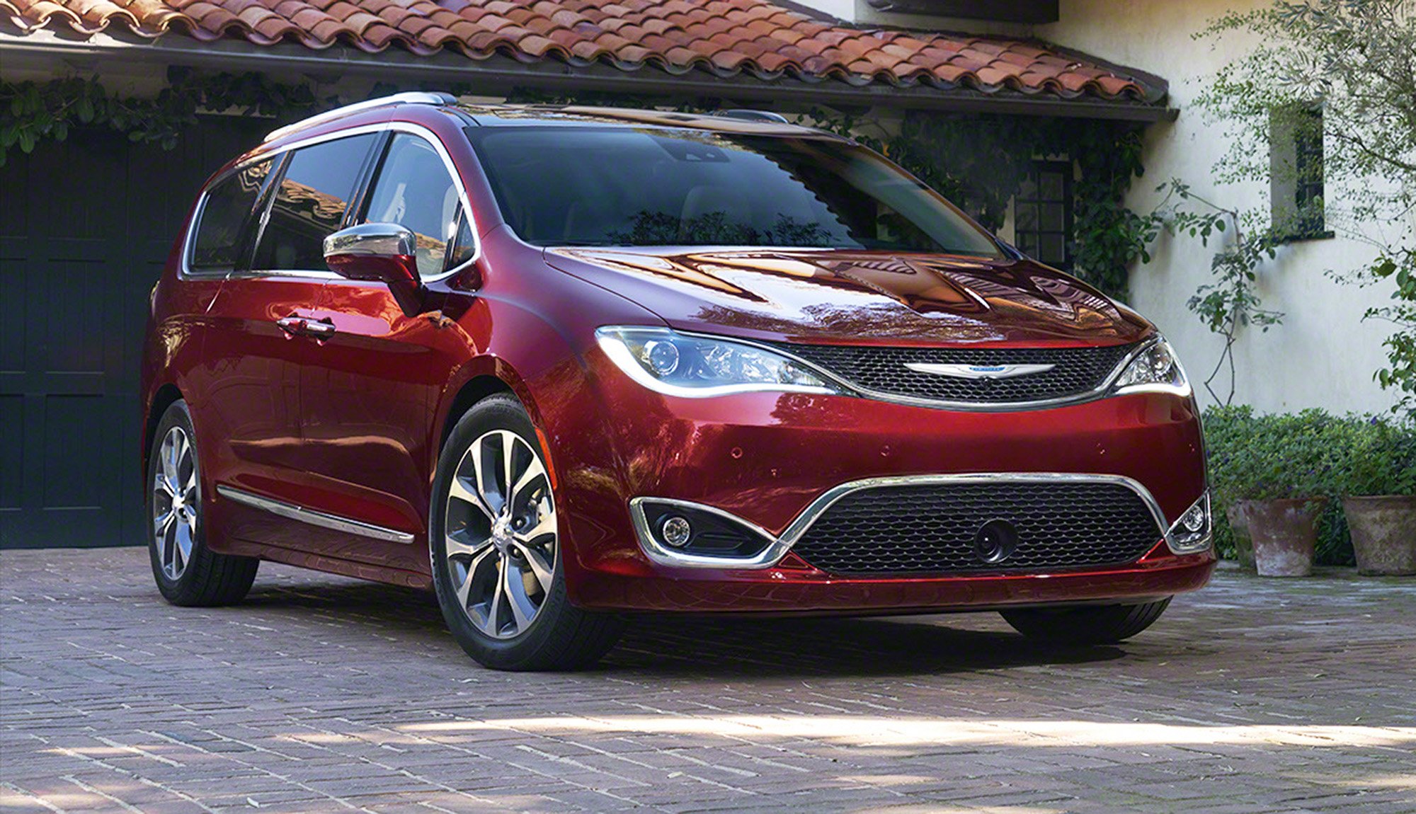2016 Chrysler Pacifica Grand Voyager replacement appears