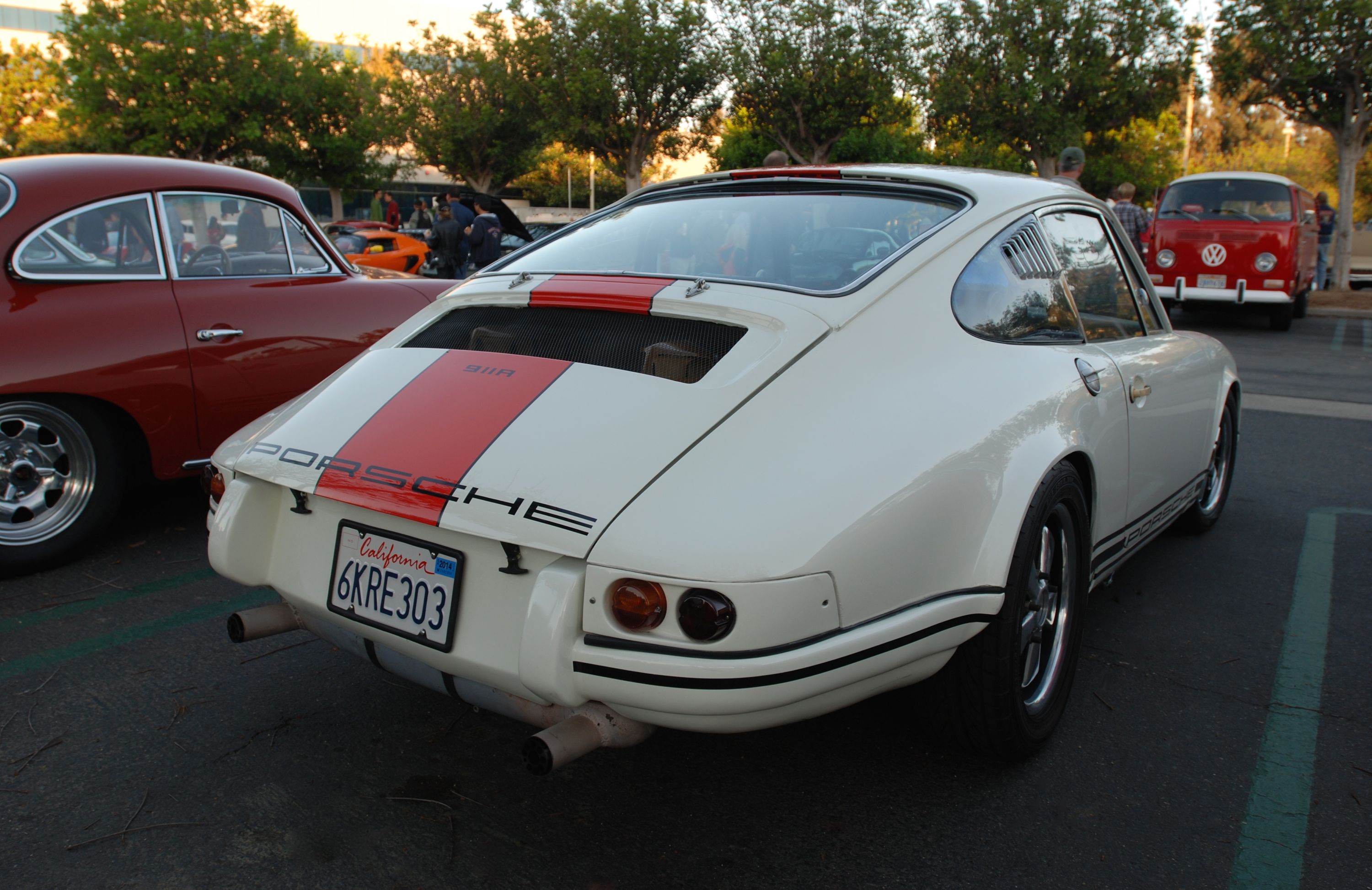 Porsche-911-R2.jpg