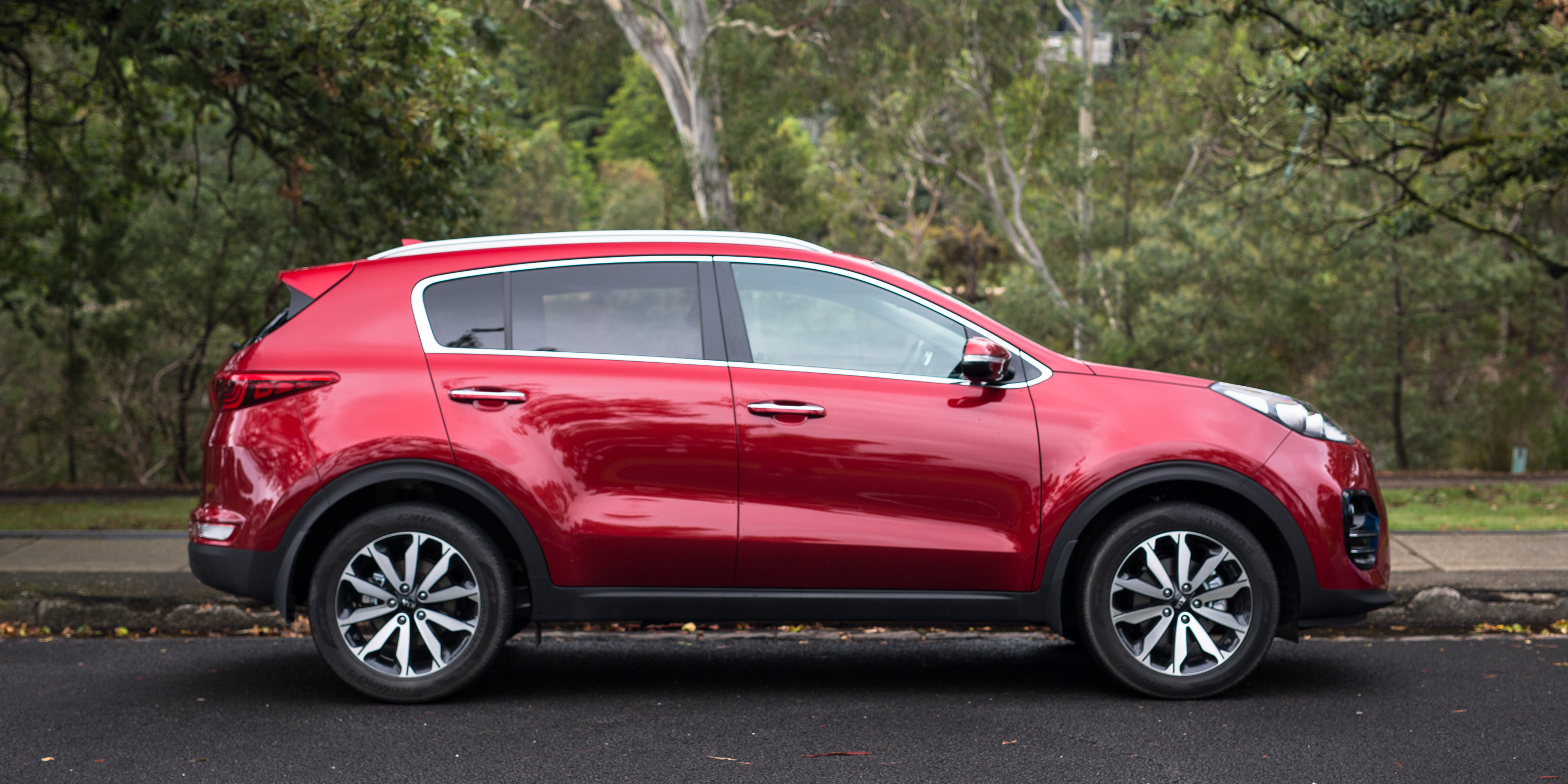 Medium SUV comparison: Hyundai Tucson Active X v Kia ...