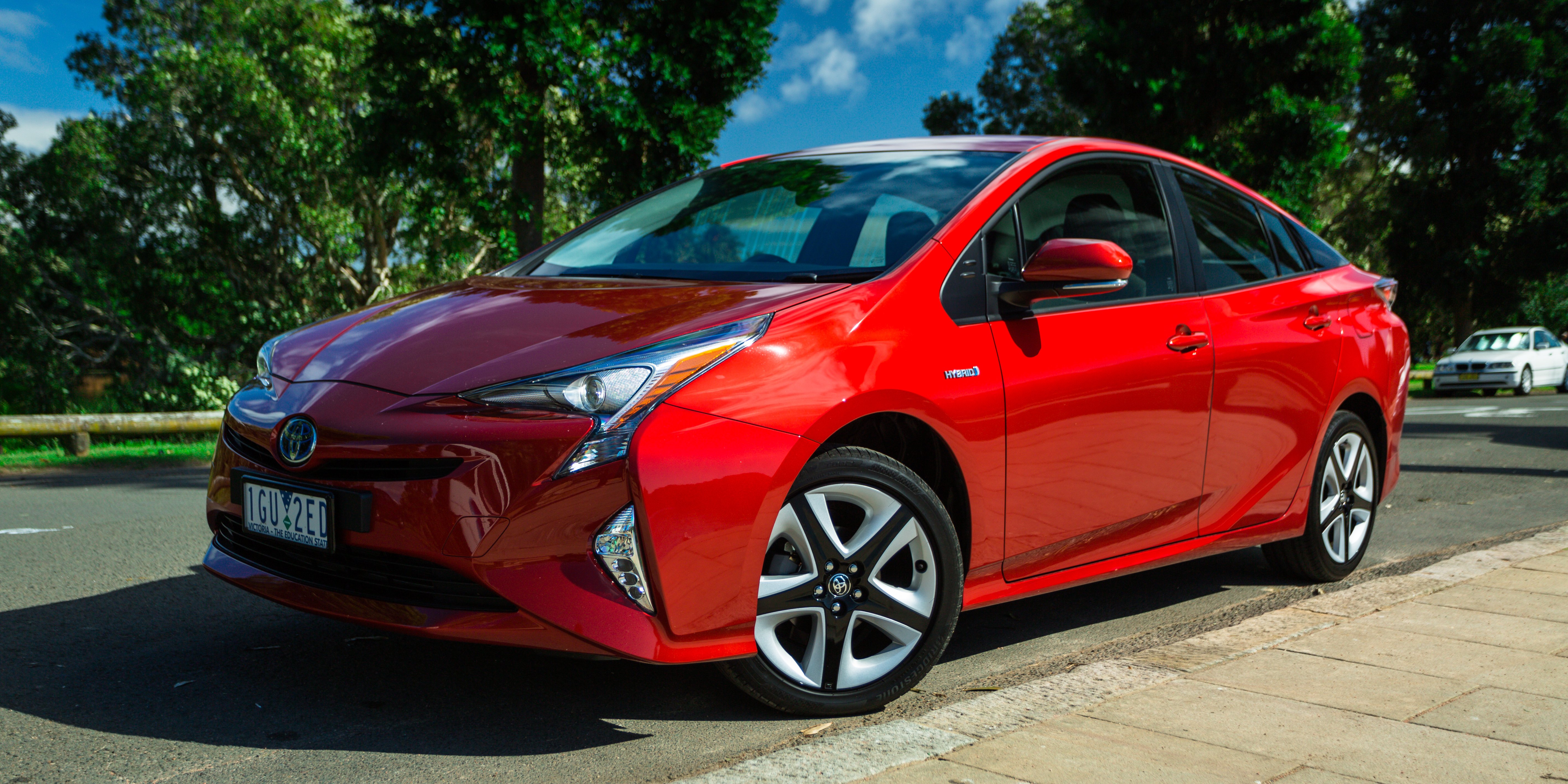 Toyota prius i tech review