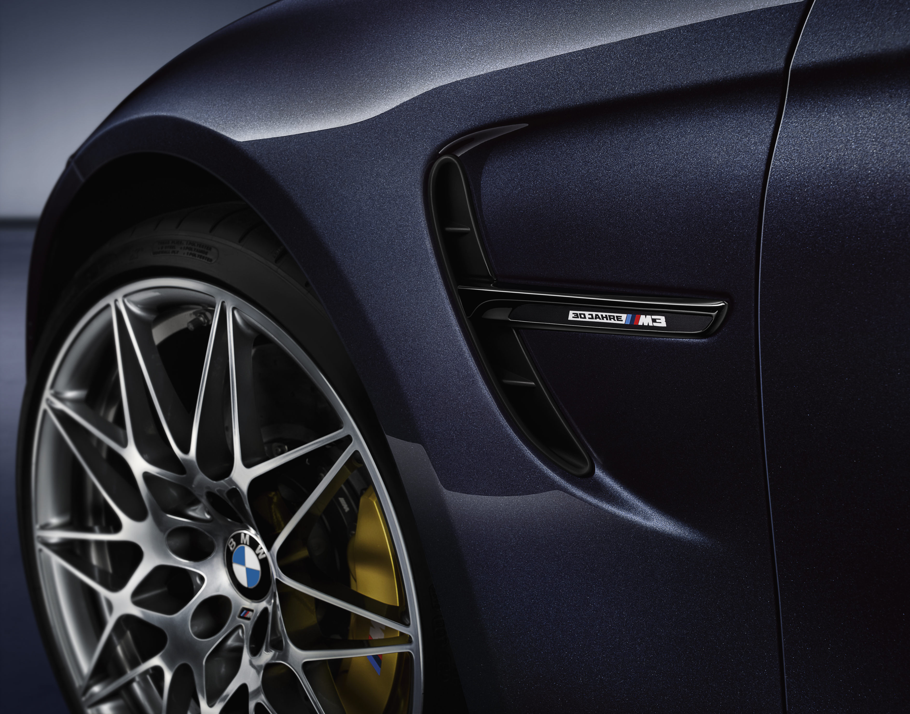 P90219695_highRes_the-new-bmw-m3-30-ye.j