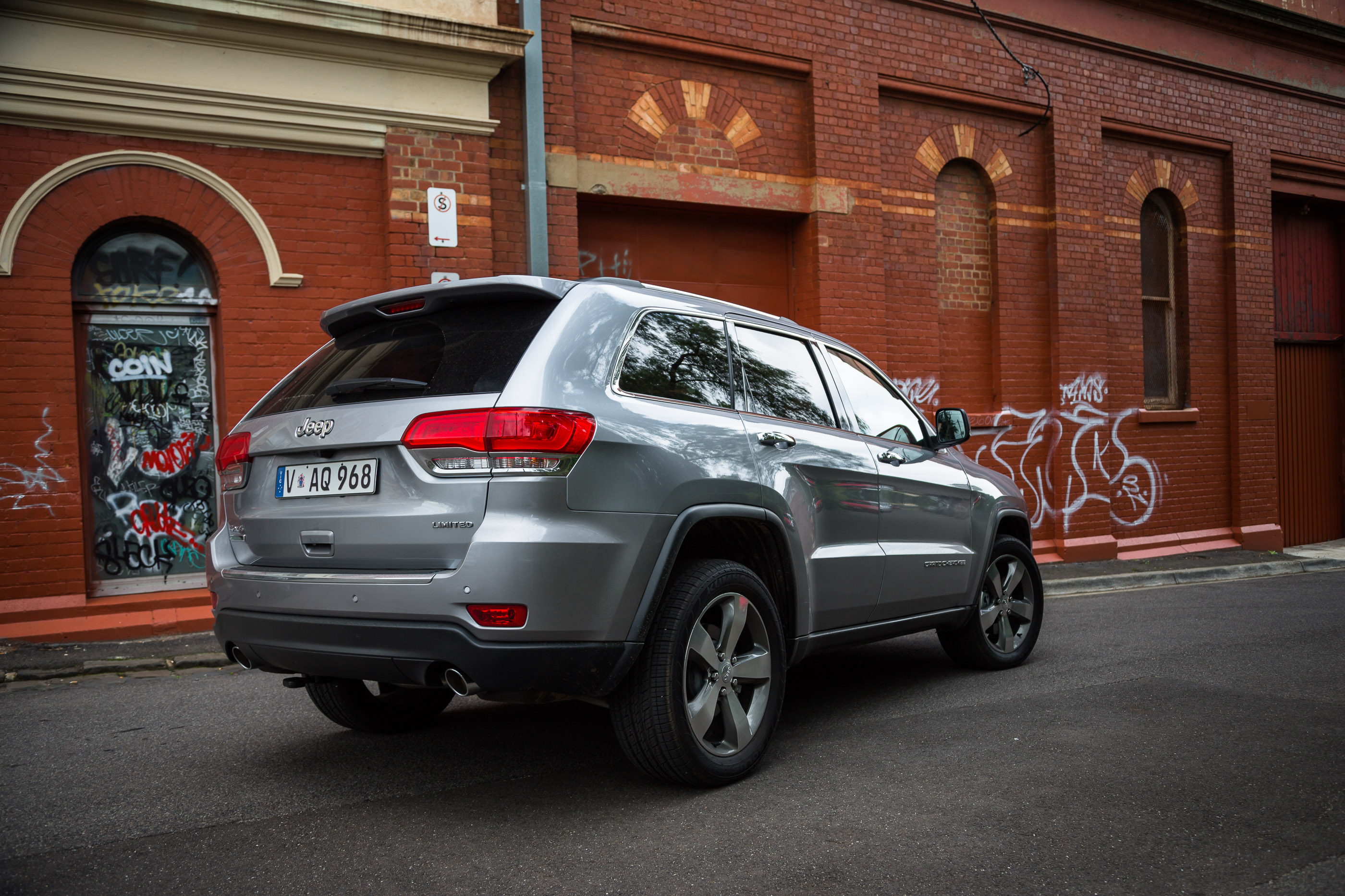 2017 jeep grand cherokee limited diesel gas tank size