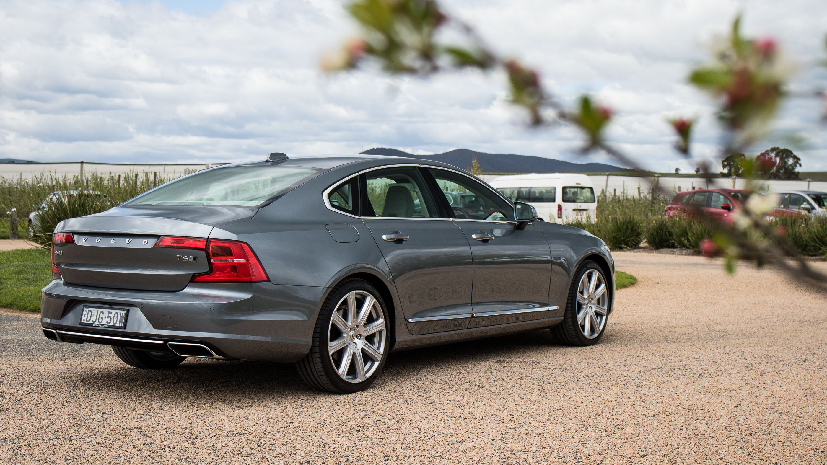 2017 Volvo S90