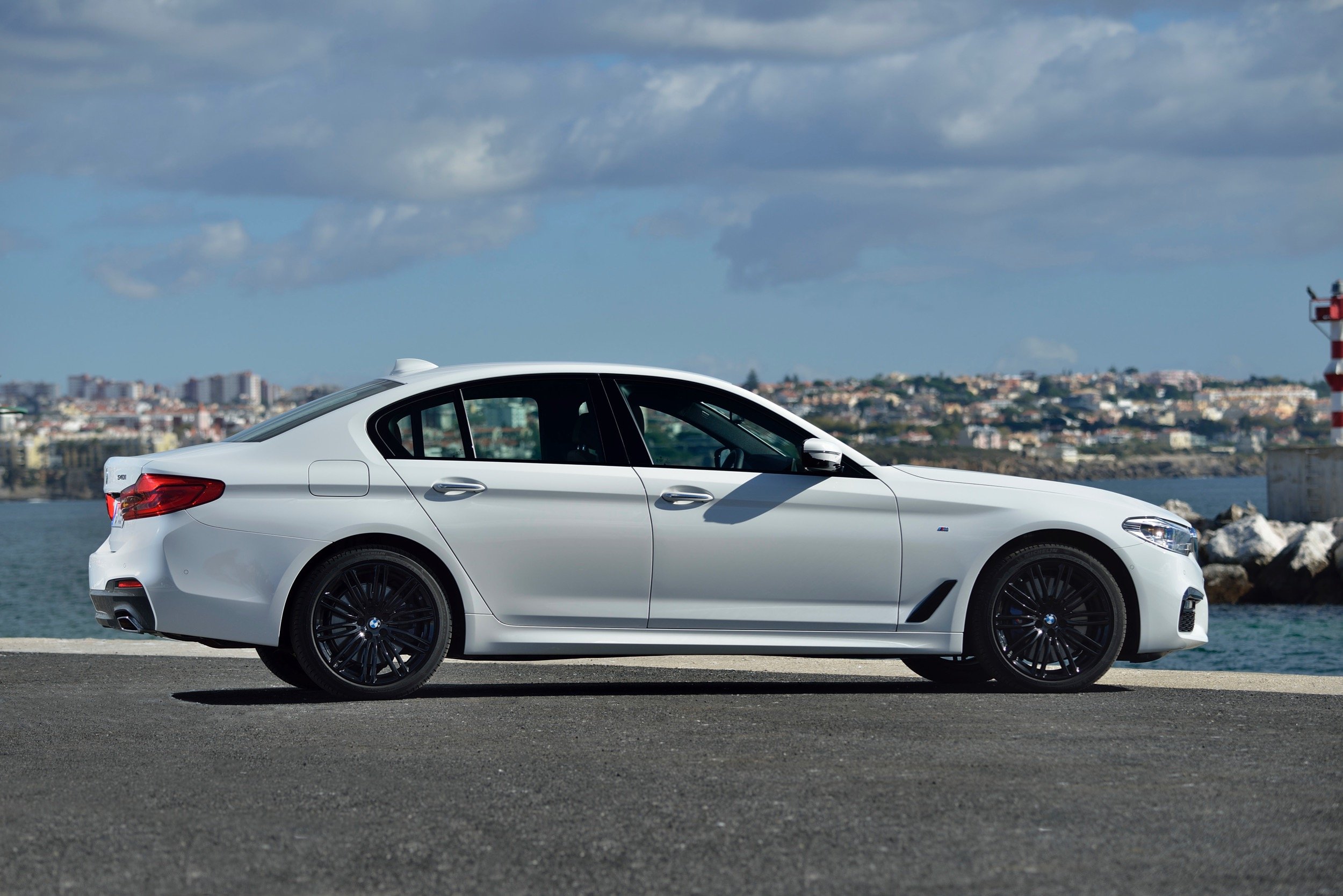2017 BMW 5 Series 11