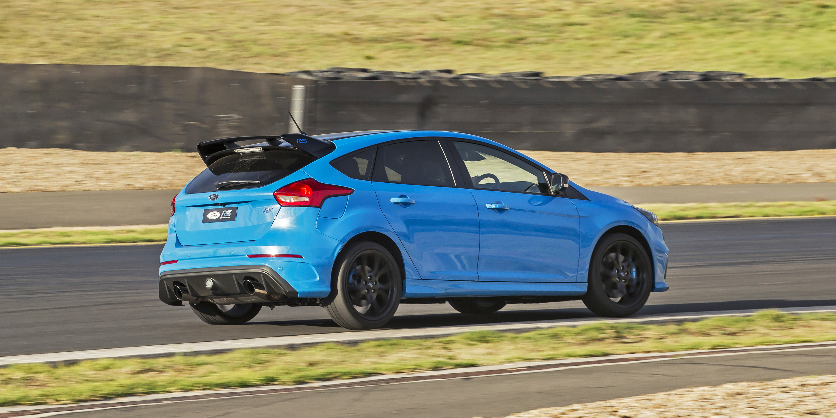 Video 2018 Ford Focus RS Limited Edition Road And Track Drive Photos