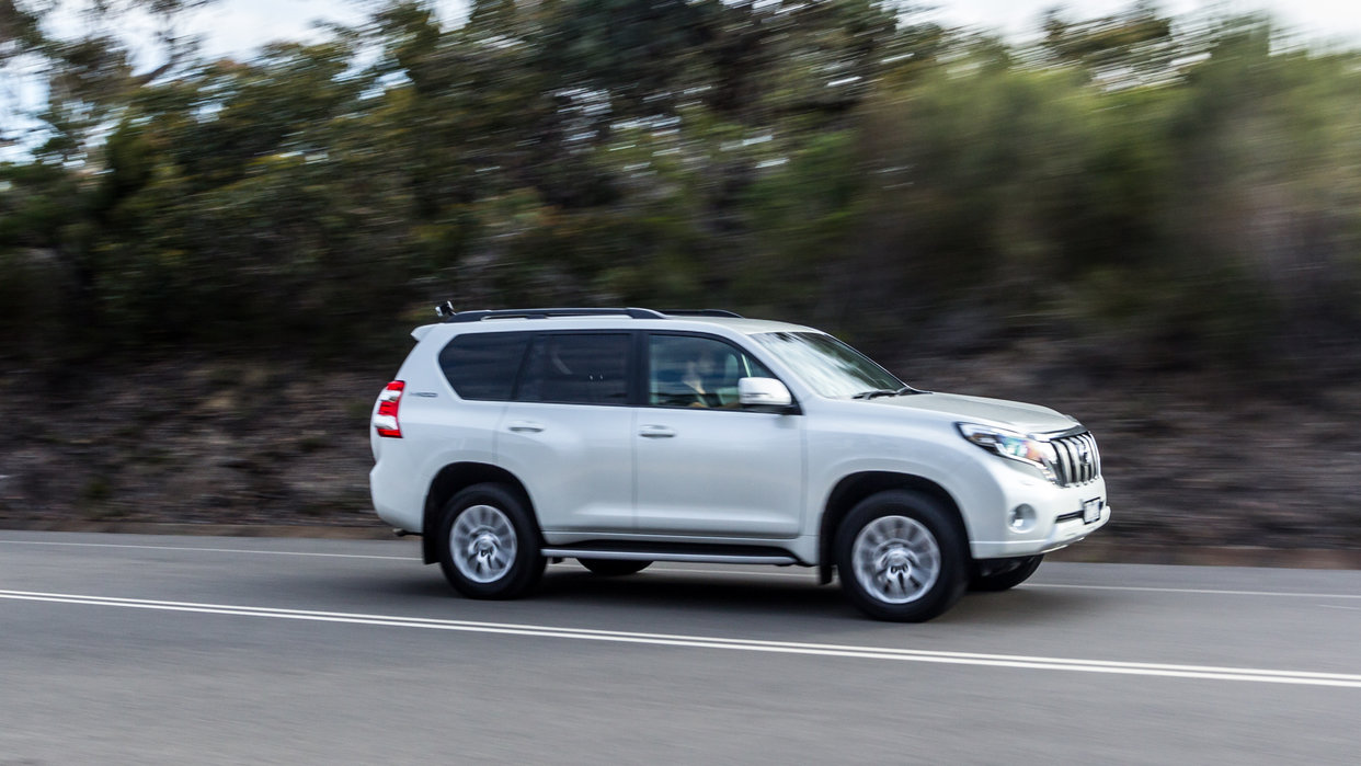 Прадо масса. Land Cruiser Прадо 2020 в салоне Тойота. Toyota Prado 2016 stance. Паджеро спорт и Тойота ленд Крузер Прадо фото